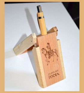 Engraved Pen Holder With Clock 