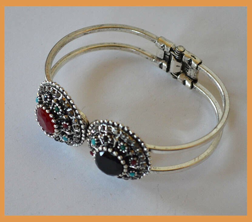 Oxidized Metal Black Onyx and Ruby Stones Bangle Bracelet - Image 4