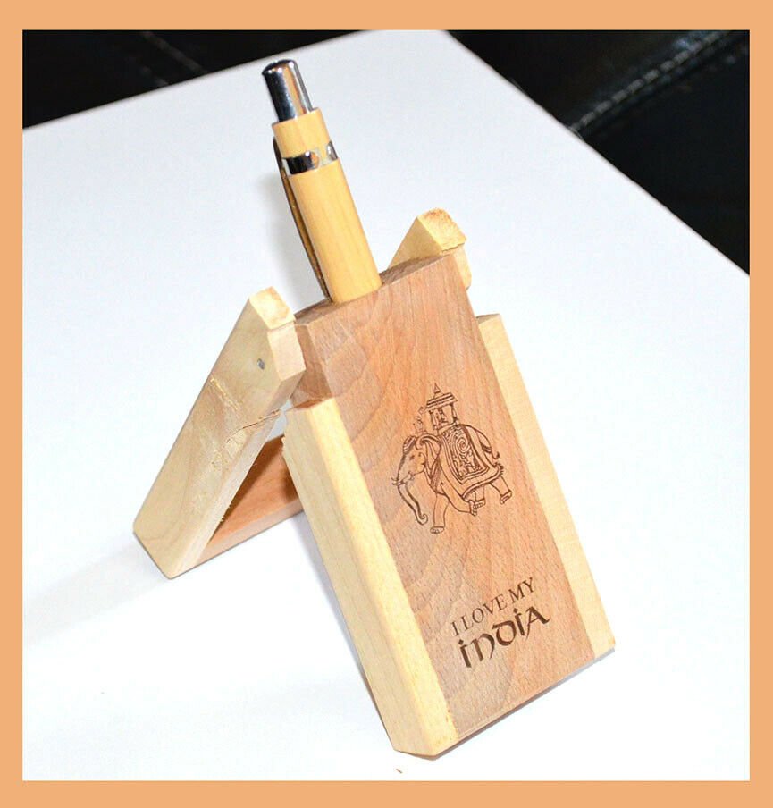 Engraved Pen Holder With Clock